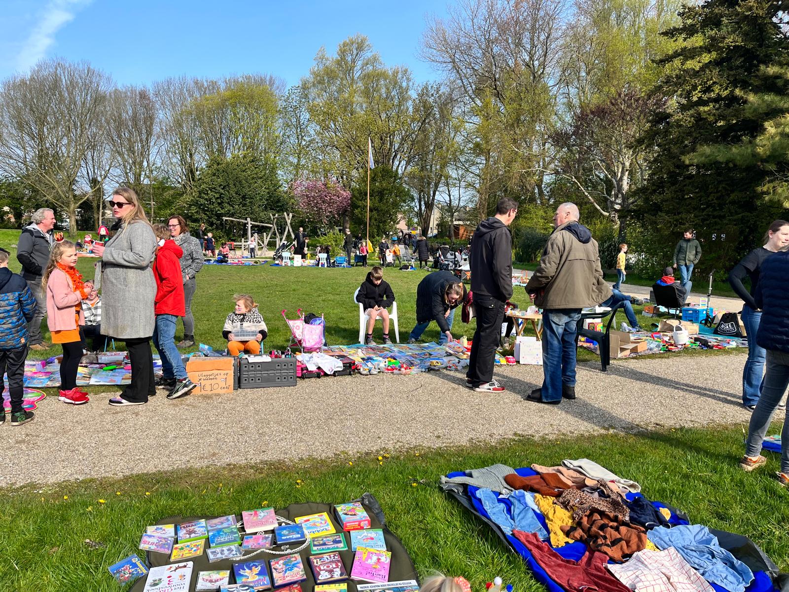Afbeelding vrijmarkt in Park de Oude Kwekerij